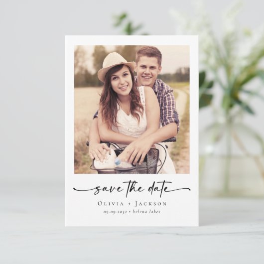 Kalligrafiescript Moderne fotobruiloft Save The Date (Staand voorkant)