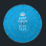Kalm en Jouw tekst houden op een blauw hemddecor Dartbord<br><div class="desc">Uw gepersonaliseerde Keep Calm gezegde op een fijn aangepast hemel blauw accentkleurstijldecor. Een gepersonaliseerd gezegde van de Stijl van de Kalm van het Levensonderhoud op één van een vriendelijk gift. Een grappige of grillige poging om uw creatieve woorden op twee bewerkbare tekstregels te zetten. Vergeet niet om de KAPITAALletters voor...</div>