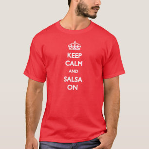 Kalm en salsa op T-shirt houden