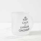Kalm houden door in Cincinnati te wonen Matglas Koffiemok (Voorkant rechts)