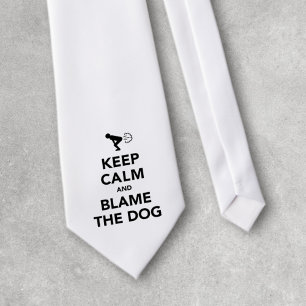 Kalm houden en de hond de schuld geven stropdas