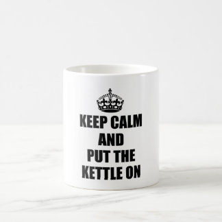 kalm houden en de ketel op een beker of mok plaats