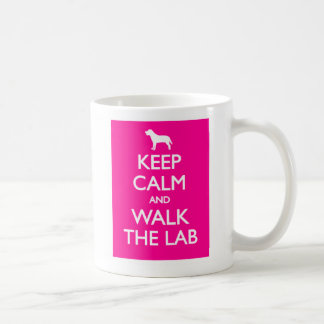 Kalm houden en de labrador lopen koffiemok