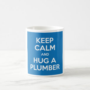 Kalm houden en een Plumber Mok (wit op blauw) vast