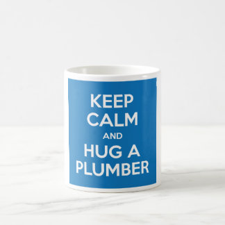 Kalm houden en een Plumber Mok (wit op blauw) vast
