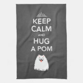 Kalm houden en een pom-pommern vasthouden theedoek (Verticaal)