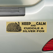 Kalm houden en een zilveren foxkonijn rondstrooien bumpersticker (Op auto)