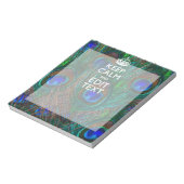 Kalm houden en Jouw tekst hebben op Peacock Feathe Notitieblok (Linkerzijde)