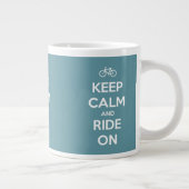 Kalm houden en op blauw gerijpt grote koffiekop (Rechts)