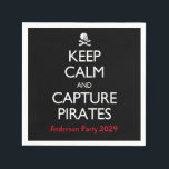 Kalm houden en Piraten papier eten Servet<br><div class="desc">Het ontwerp van een piraatthema is voorzien van een oud piraatvlag-afbeelding van een schedel en dwars door de botten heen, samen met een foto van de oude Britse posters van de Keep Calm. Deze zeggen 'Keep Calm and Capture Pirates' - perfect voor Halloween, Talk as A Pirate Day, any pirate...</div>
