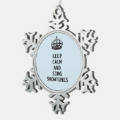 Kalm houden en Sing Showtunes Tin Sneeuwvlok Ornament (Rechts)