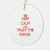Kalm houden en vertrouwen op de burgemeester keramisch ornament (Links)