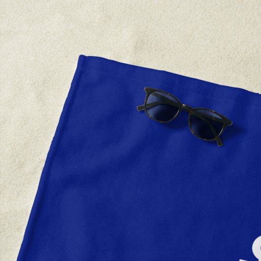 Kalm houden en zeemijlen op zee, blauw gebruik strandlaken (In situ)