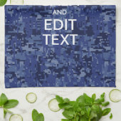 Kalm Jouw tekst houden op Blue Digital Camouflage Theedoek (Gevouwen)