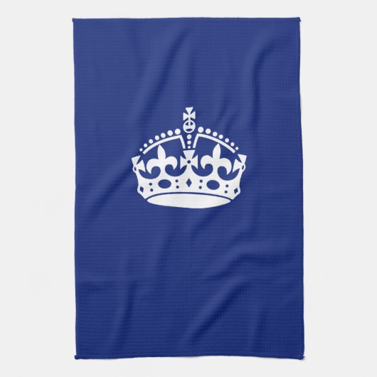 Kalm kroonkroon houden op blauw marinekleur theedoek (Verticaal)
