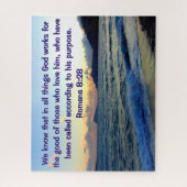 Kalm Romans 8:28 Bijbelvers Christelijk Legpuzzel (Verticaal)