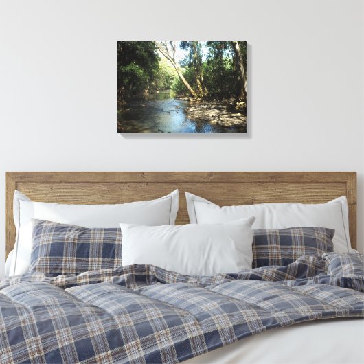 Kalm Stromend Water Canvas Afdruk (Insitu (Slaapkamer))