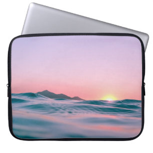 Kalm waterlichaam tijdens een gouden uur laptop sleeve