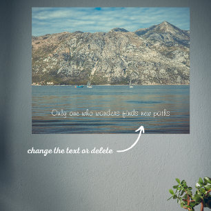Kalm Zee en mooie bergen Poster