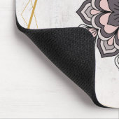 Kalmerende Harmonie – Roze en Grijze Bloemkunst Muismat (Hoek)