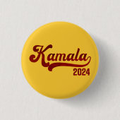 Kamala 2024 Retro Varsity Gold en Rode Button Pin (Voorkant)