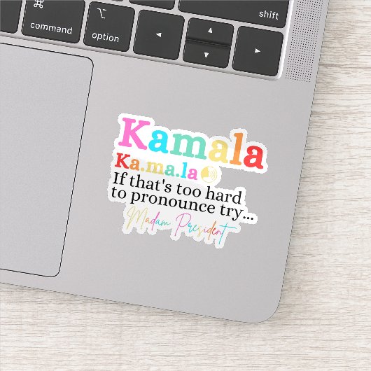Kamala, als dat te moeilijk is om uit te spreken,  sticker (Detail)