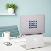 Kamala blauw modern vet typografie vier stickers (Laptop op bureau)