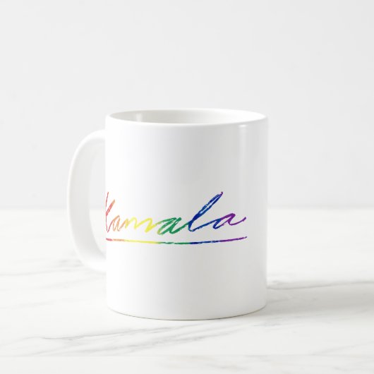 Kamala Cursive Signature Pride Rainbow Koffiemok (Voorkant links)