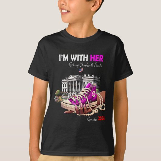 Kamala Harris 2024 I'm With Her Rocking Chucks &am T-shirt (Voorkant)