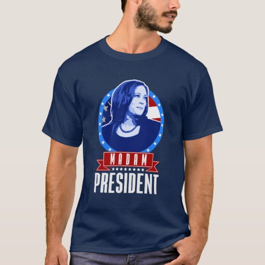 Kamala Harris 2024: Madam President T-shirt (Voorkant)