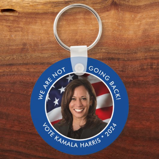 Kamala Harris 2024 Niet terug Foto Sleutelhanger (Voorkant)