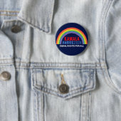 Kamala Harris 2024 Verkiezing Rainbow LGBTQ Ronde Button 5,7 Cm (In situ)