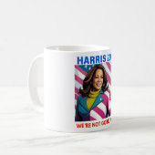 KAMALA HARRIS 2024 WE GAAN NIET TERUG KOFFIEMOK (Voorkant links)