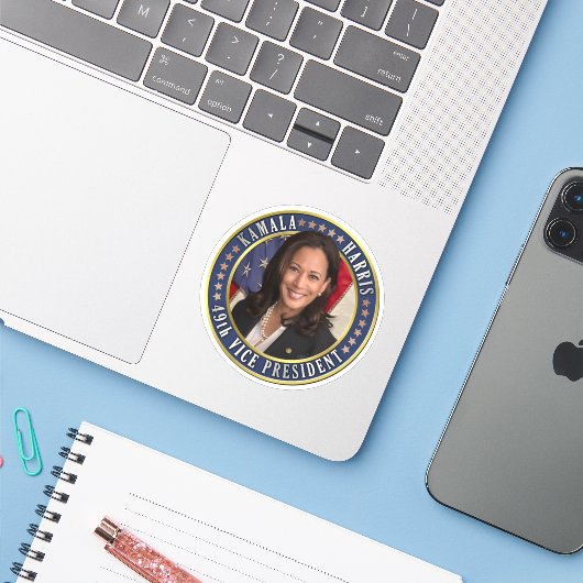 Kamala Harris 49e herdenkingsdag van het vicepremi Sticker (Laptop met iPhone)