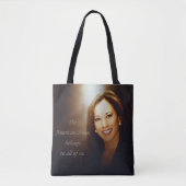 Kamala Harris. American Dream is van ons allemaal Tote Bag (Voorkant)