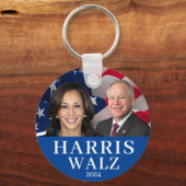 Kamala Harris en Tim Walz 2024 Sleutelhanger (Voorkant)