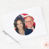 Kamala Harris en Tim Walz Ronde Sticker (Envelop)