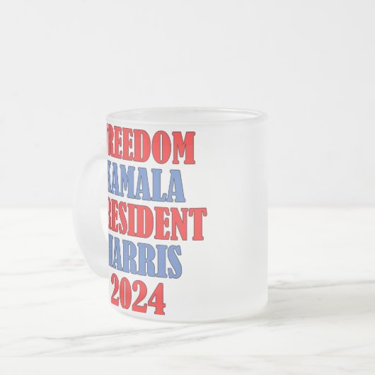 Kamala Harris Frosted Mok 2024 (Voorkant links)