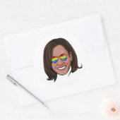 Kamala Harris - Hoofd met Aviators Rainbow Ronde Sticker (Envelop)