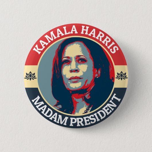 KAMALA HARRIS MADAM PRESIDENT RONDE BUTTON 5,7 CM (Voorkant)