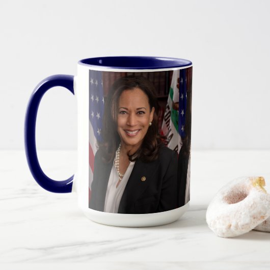 Kamala Harris Officiële Portrait Coffee Mok (Met donut)