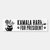 Kamala Harris President 2024 Comma La Cat and Yarn Bumpersticker (Voorkant)