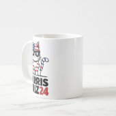 Kamala Harris President Comma La Ameri Koffiemok (Voorkant links)