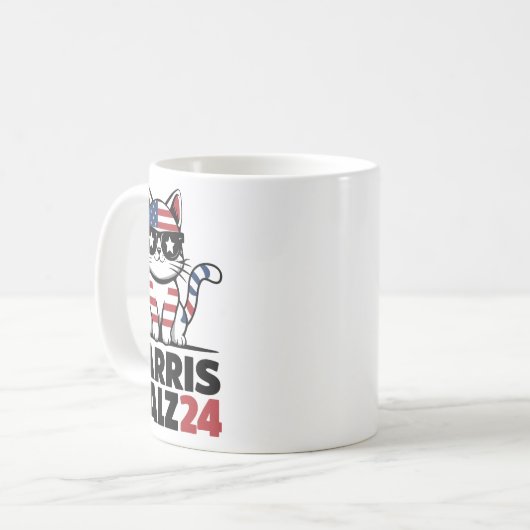 Kamala Harris President Comma La Ameri Koffiemok (Voorkant links)