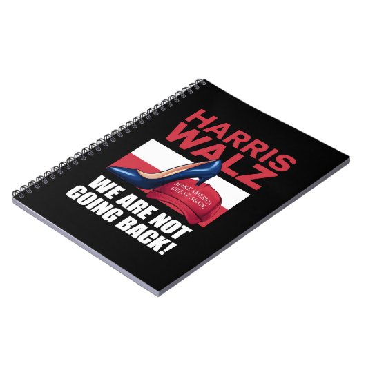Kamala Harris stapt op rood MAGA-Pet Notitieboek (Linkerzijde)