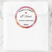 Kamala Harris Sticker. Circle. Roze kleur. Ronde Sticker (Tas)