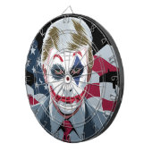 KAMALA HARRIS: "TRUMP IS ZO ONSERIEUS DARTBORD (Voorkant Rechts)