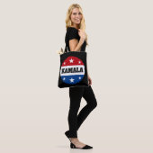 Kamala Harris Verkiezing 2024 V Tote Bag (Op model)