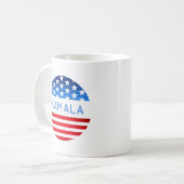 Kamala Harris Verkiezing USA Vlag Moderne aangepas Koffiemok (Voorkant links)