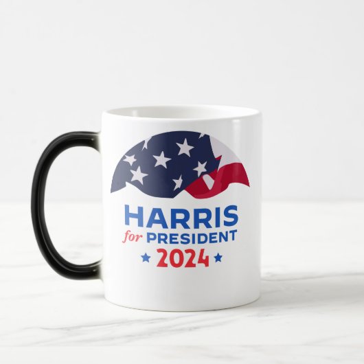 Kamala Harris voor President 2024 Magische Mok (Links)